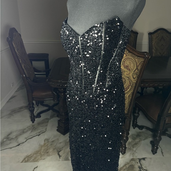 Selling all my dresses.worn once. - Picture 3 of 5